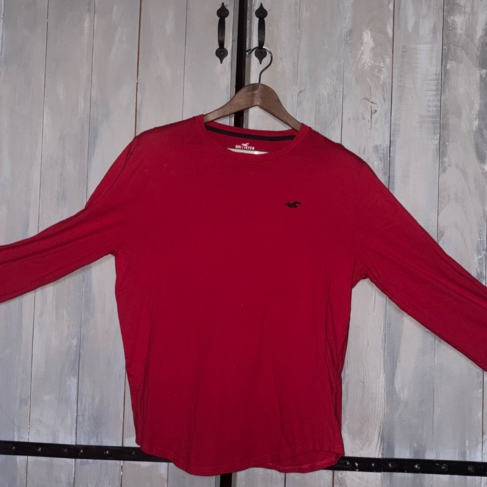 Red Hollister long sleeve shirt
Hollister shirt